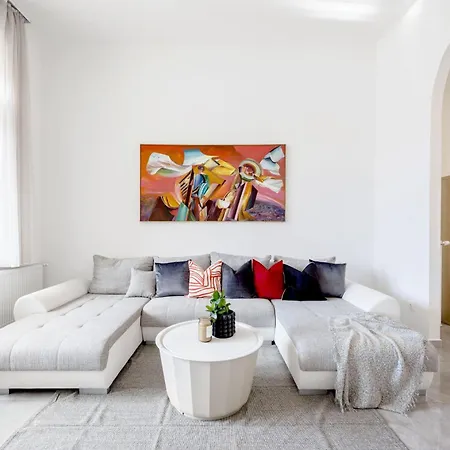 Walk To Vaci Street - Live In Lux Designer