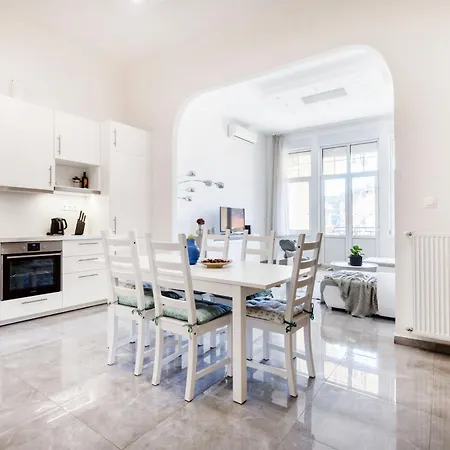 Walk To Vaci Street - Live In Lux Designer Apartment *