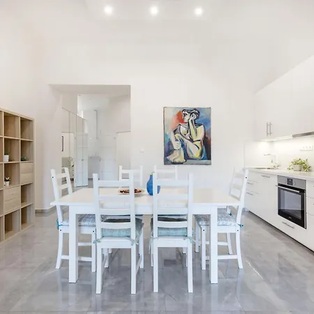 Walk To Vaci Street - Live In Lux Designer * Budapest