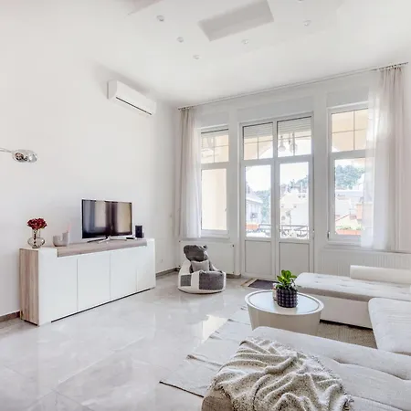 Apartment Walk To Vaci Street - Live In Lux Designer