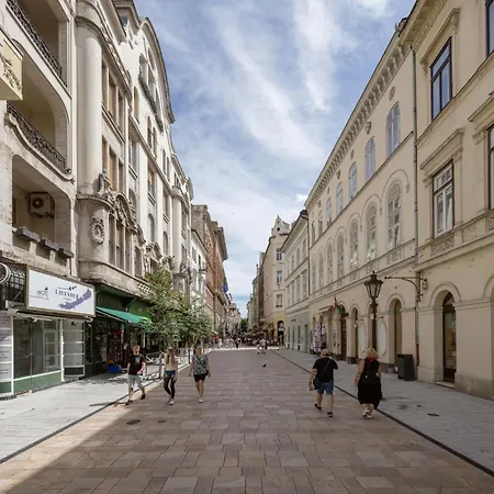 Walk To Vaci Street - Live In Lux Designer Apartment *